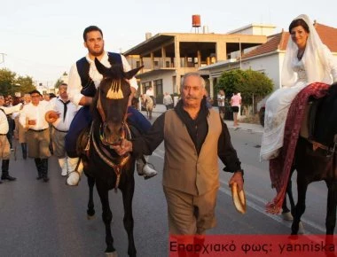 10 must πράγματα που γίνονται μόνο σε έναν παραδοσιακό κρητικό γάμο! (φωτό)